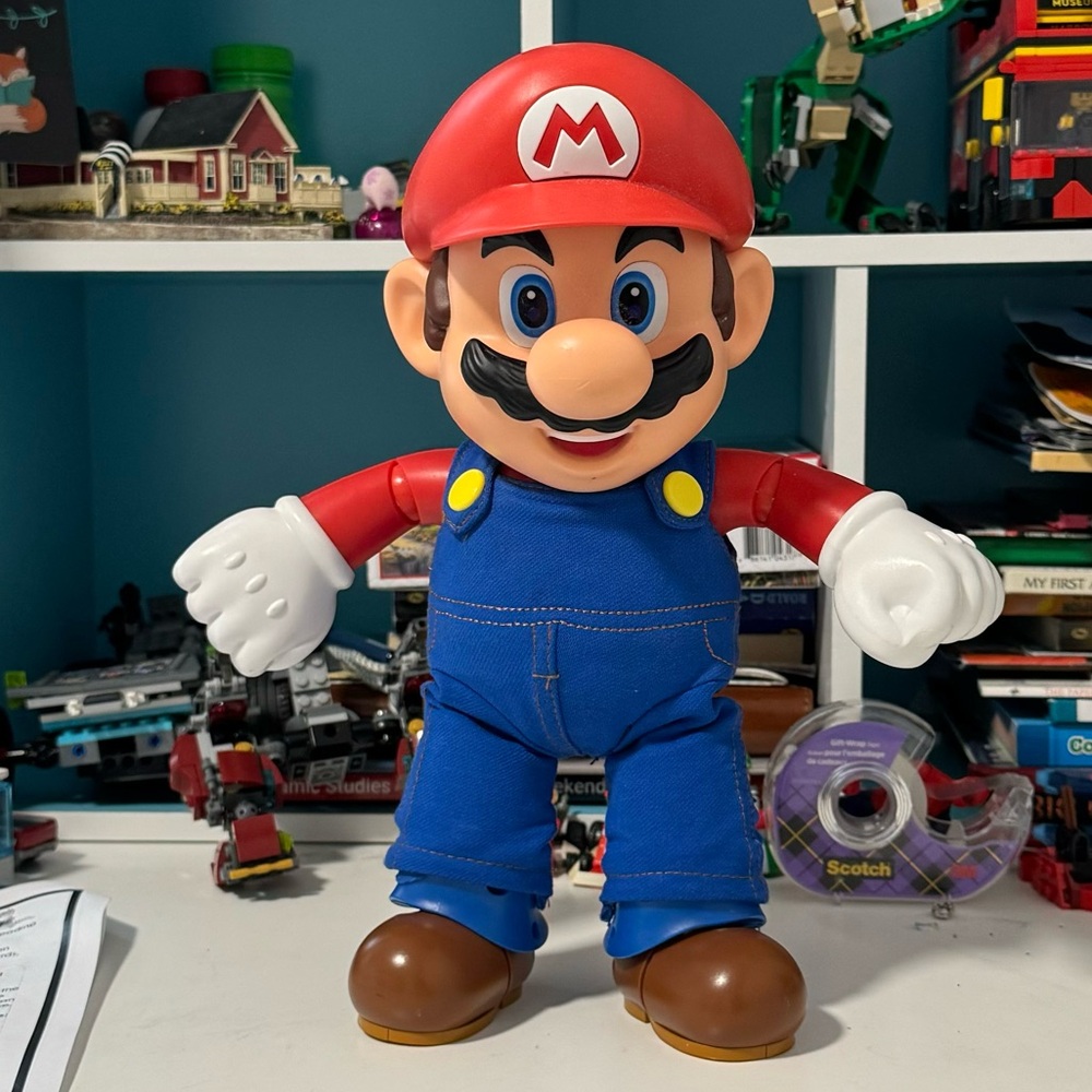 NINTENDO MARIO Blue Red Battery Operated Talking Playfigure 13.5 inch tall